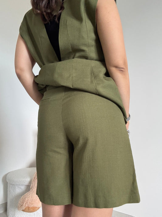 Bermuda Lumina verde militare